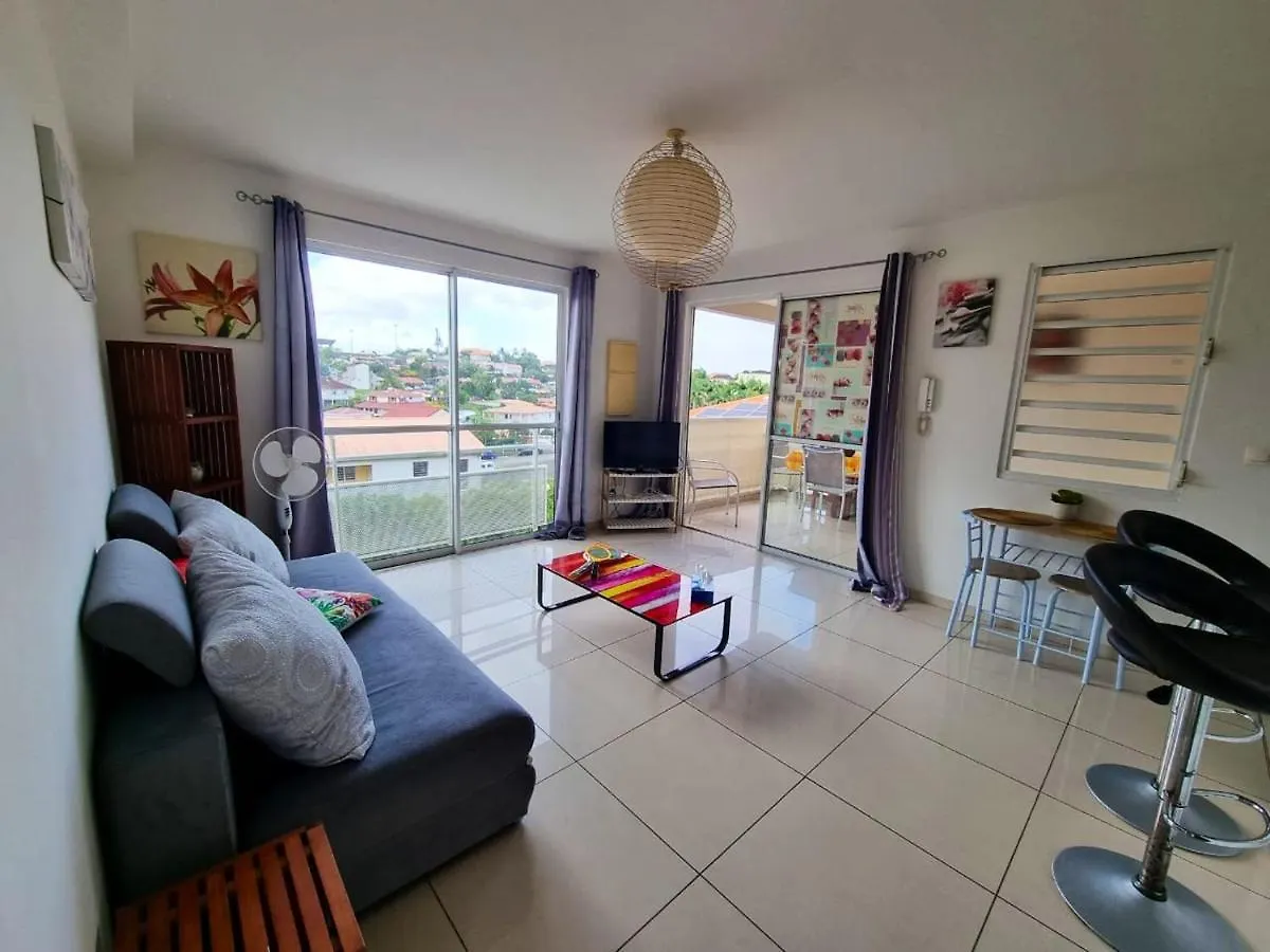 Appartement Charmant Avec Vue Sur Montagnes Les Trois Ilets 40 M²